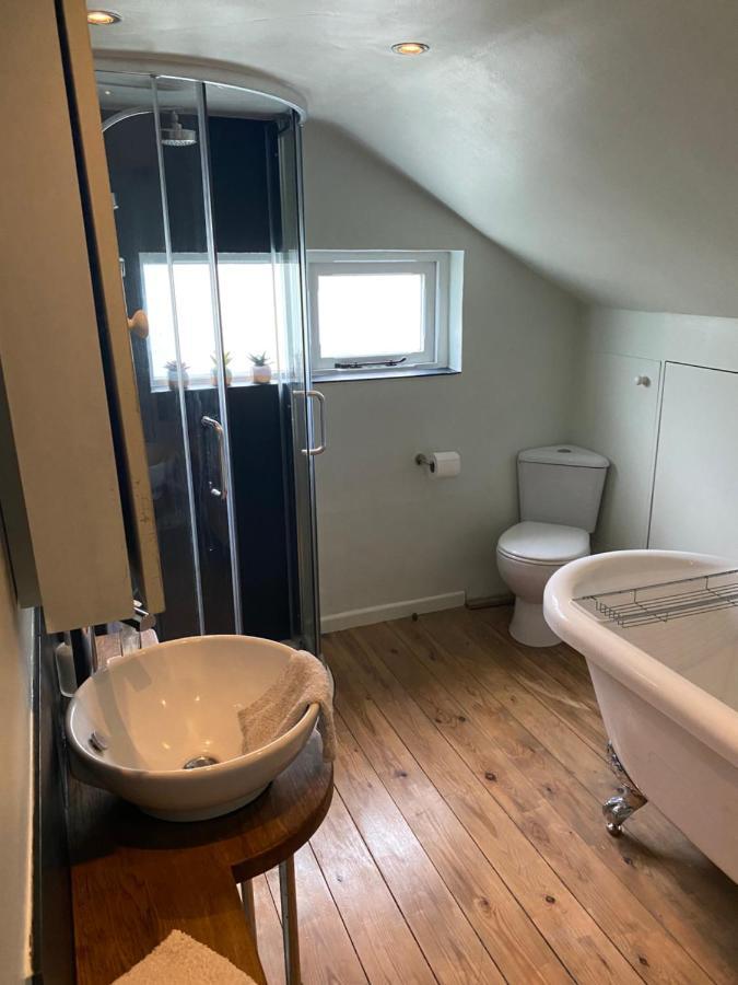 Stunning 2 Bedroom Flat In A Central Location Ню Олсфърд Екстериор снимка